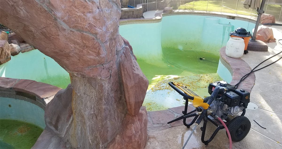 dirty walls Aquazul pool cleaners in Las Vegas